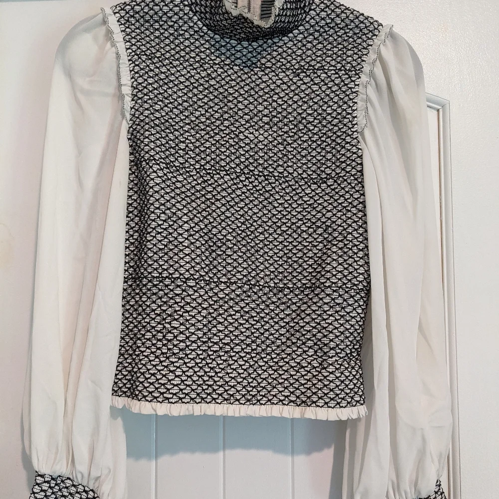 Alice + Olivia Black and White Patterned Top - Picture 3 of 8